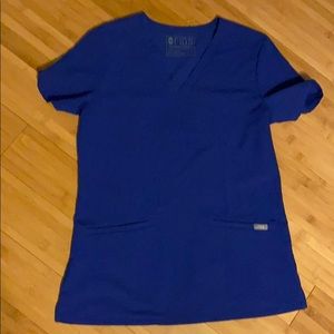 FIGS CASMA 3 pocket scrub tee